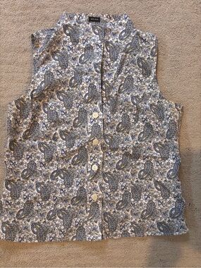 Jones New York Blue and White Paisley Print Blouse Size 8